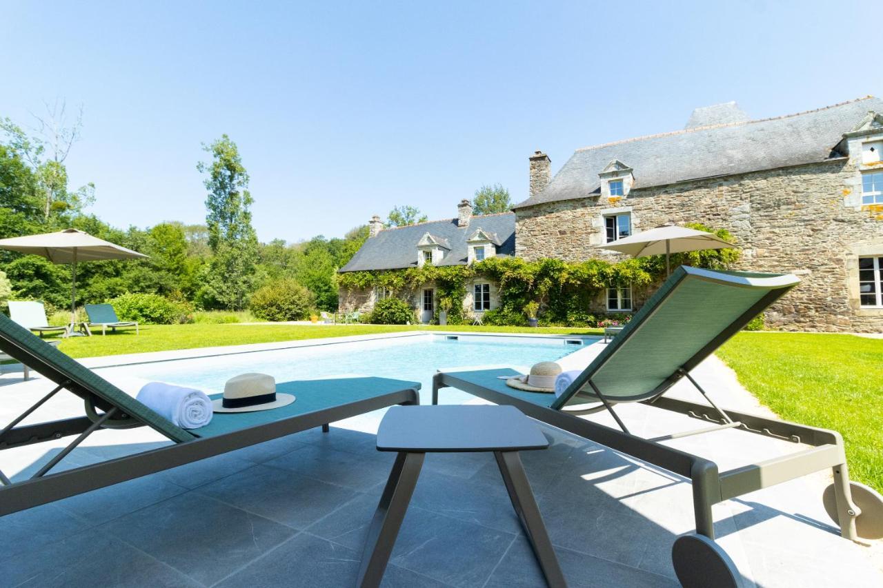 Manoir Du Vau D Arz Gites Et Chambres D Hotes Avec Piscine Malansac ภายนอก รูปภาพ